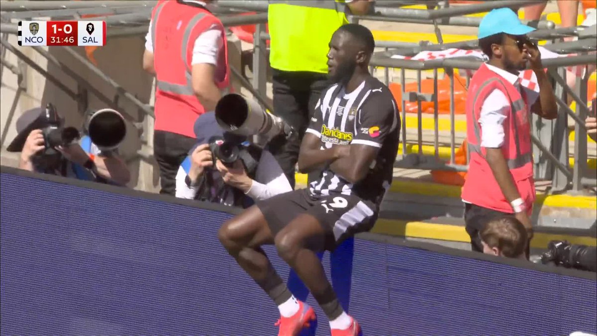 "That's what they craved, that's what they dreamt of'!" 🙌 Notts County take the lead thanks to Alassana Jatta 🤩