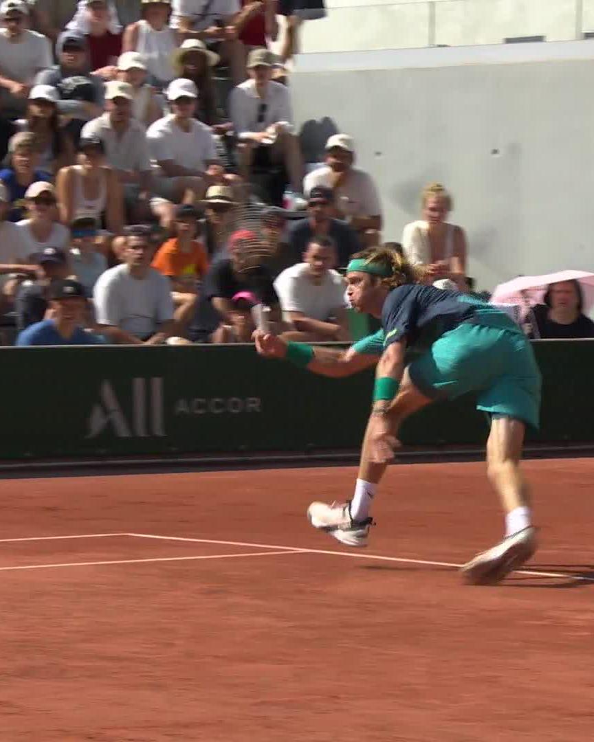 Rublev setting the tone 👌 #RolandGarros