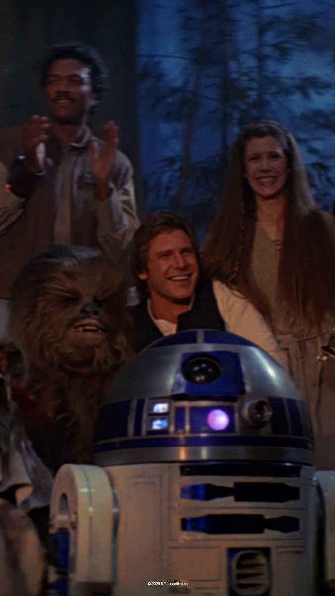 Se festeja viéndola por milésima vez. #StarWars: El retorno del Jedi, disponible en Disney+ Latinoamérica.