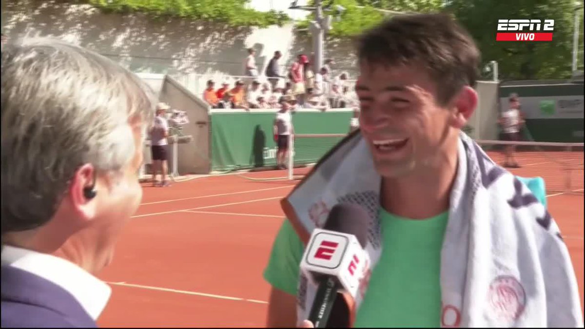 .Nano y algo que se ve y se escucha poco: un tenista hablando de táctica. En este caso para intentar explicar el juego de Brooksby, uno de los más peculiares del tour. Buen centro de Ale Klappenbach para que el argentino desarrolle.