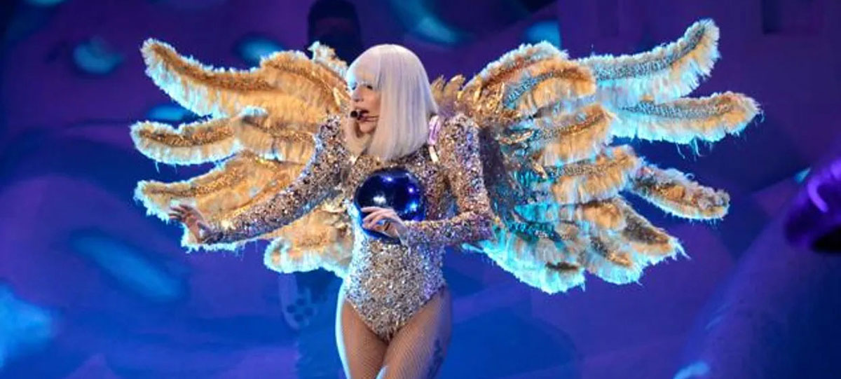 Lady Gaga's artRAVE: the ARTPOP Ball in full. Posting more Gaga concerts in a bit!