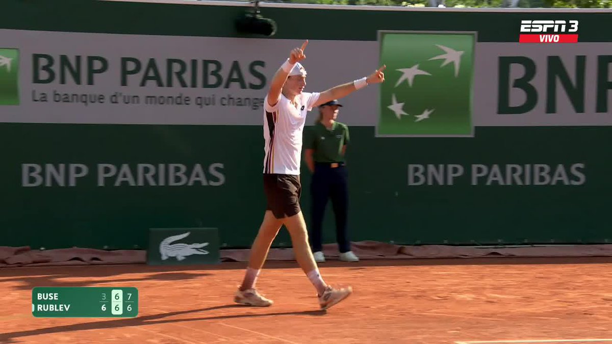 ¡¡ESTÁS LOCO, ‘NACHO’!! ¡PUNTAZO DE IGNACIO BUSE PARA GANARLE EL SEGUNDO SET AL RUSO RUBLEV! 🤯🇵🇪🎾