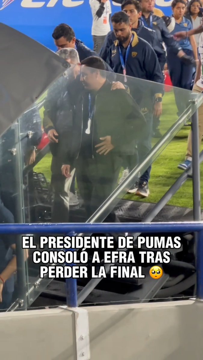 INCONSOLABLE 🥺 😔 Efraín Juárez salió cabizbajo, tras perder la Final con Pumas, ni el presidente pudo animarlo.