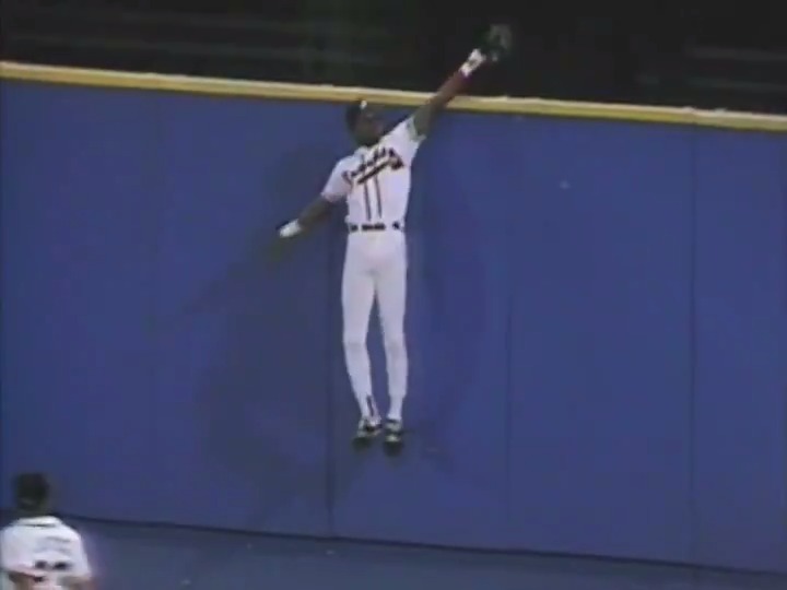 One of the most underrated home run robberies of all time