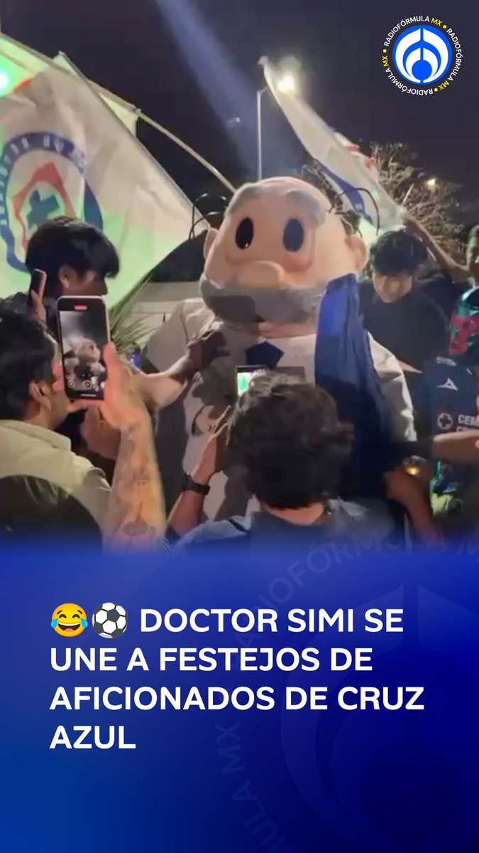 🏆💙 Hasta Simi salió celeste: Se le vio celebrando y bailando con los aficionados tras el campeonato de Cruz Azul.