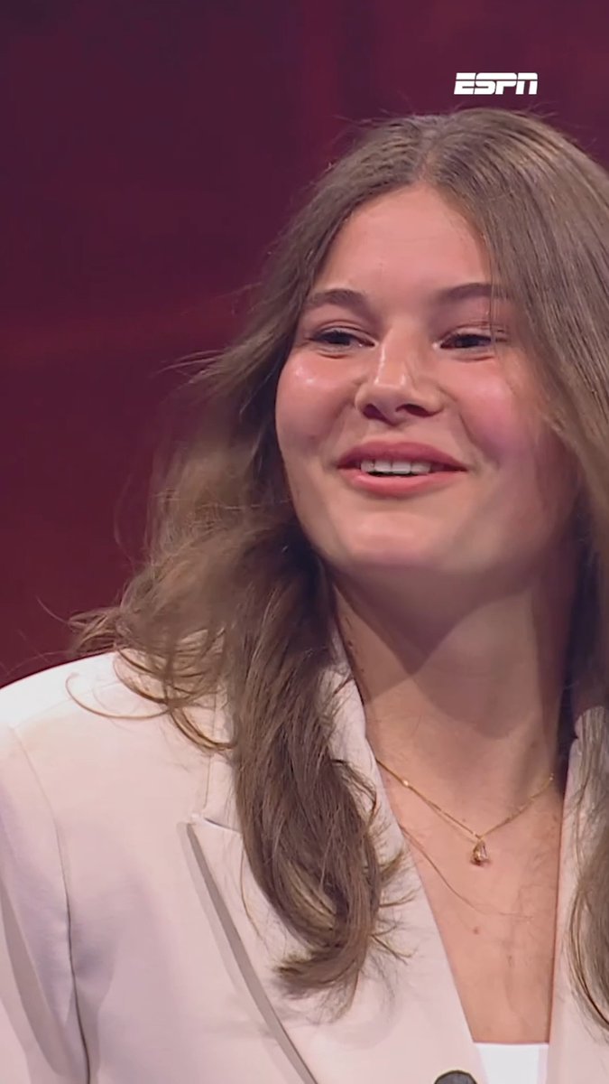 𝐉𝐨𝐡𝐚𝐧 𝐂𝐫𝐮𝐢𝐣𝐟𝐟 𝐓𝐚𝐥𝐞𝐧𝐭 𝐯𝐚𝐧 𝐡𝐞𝐭 𝐉𝐚𝐚𝐫 bij de vrouwen: Renee van Asten ✨ ‘Geweldig, kers op de taart voor een heel mooi seizoen’ #EredivisieAwards