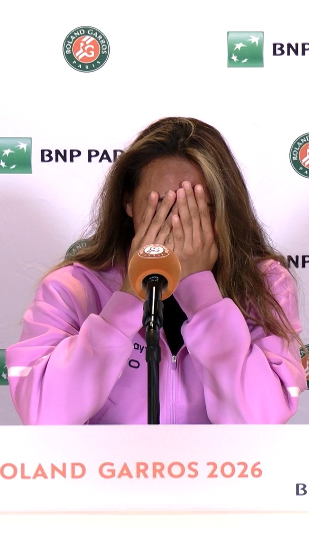 Qinwen Zheng broke down in her press conference after losing to Maja Chwalinska 🥺 Keep your head up, Qinwen! ❤️