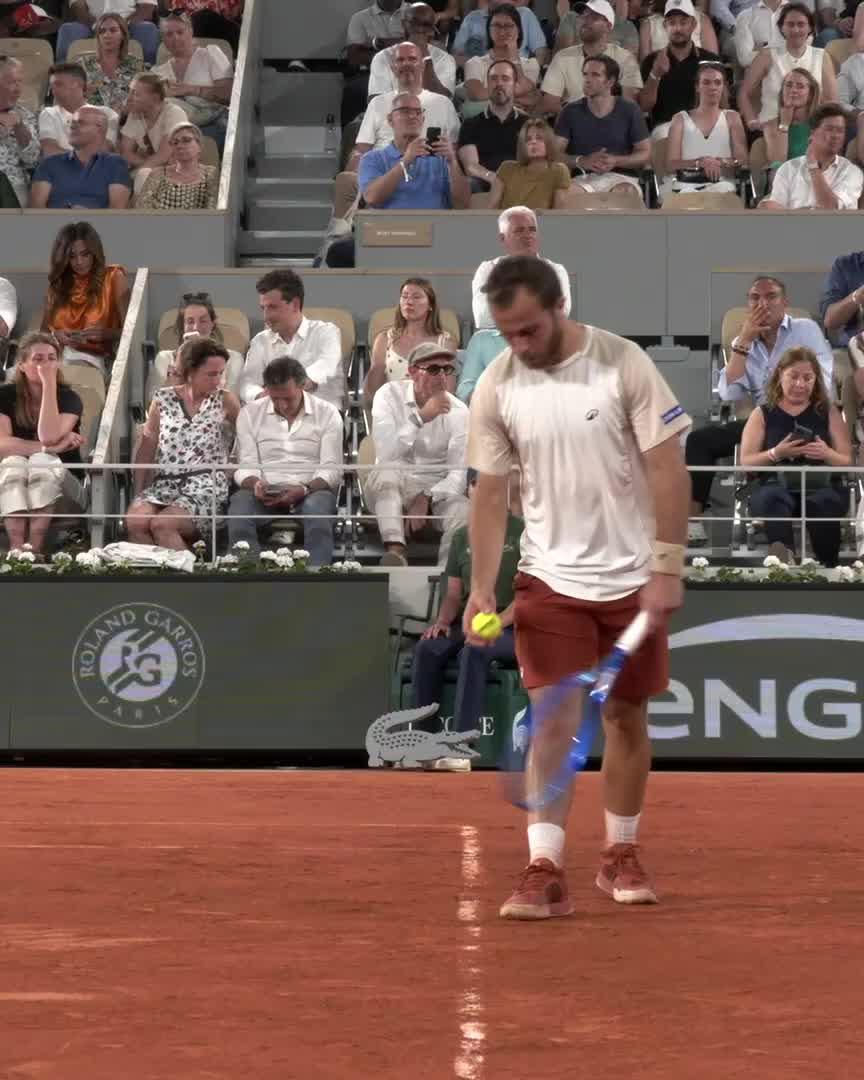 Gael wants to hear it! #RolandGarros