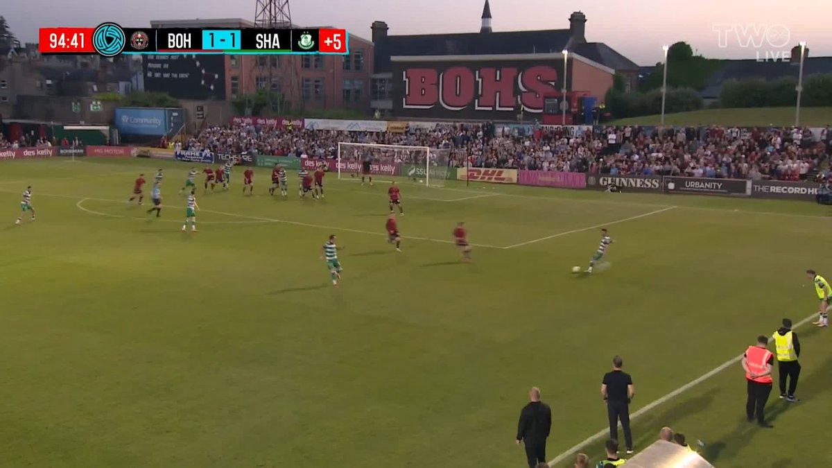𝐋𝐀𝐓𝐄 𝐃𝐄𝐑𝐁𝐘 𝐃𝐑𝐀𝐌𝐀! 🤯 Enda Stevens wins it in the 95th minute for Shamrock Rovers! #VMSport #LOI