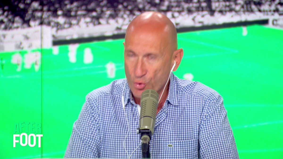🚨 Pierre Sage 🇫🇷 annonce son 11 IDÉAL s’il était coach de l’équipe de France pendant la COUPE DU MONDE. 🌍 « Il faudrait un 4-2-3-1 avec Cherki derrière l'attaquant, Dembélé en pointe, Mbappé à gauche, Olise à droite… »