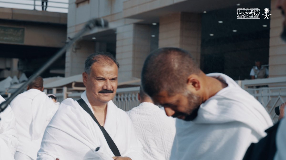 ابتساماتٌ ارتوت بالطمأنينة، وألسنةٌ لا تهدأ بالتلبية، وخطى تمضي وقد امتلأت شوقًا إلى رحلة السكينة.
