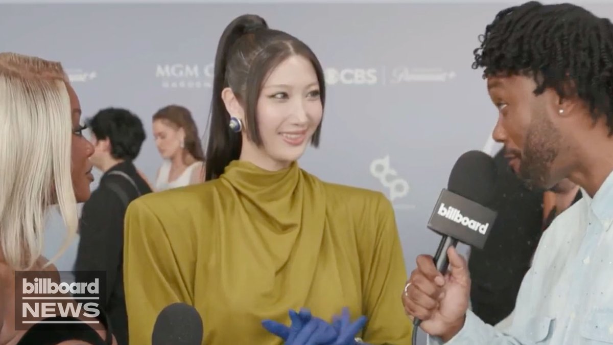 EJAE tells Billboard News that she's "trying to find her sound" for her upcoming solo album while at the #AMAs. 🎤