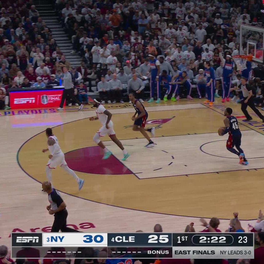 MITCH GETTING ACTIVE IN THE PAINT 😤