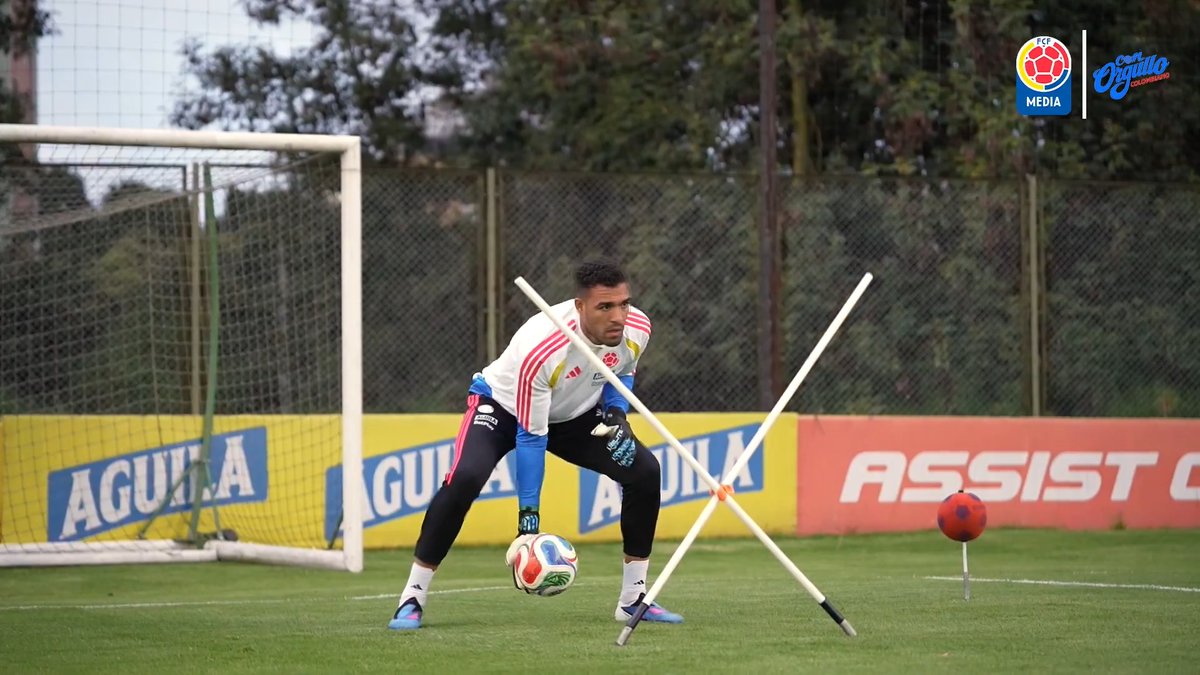 🎥 Inicia el sueño Mundial. 😎 Nuestra 'Sele' ya entrenó en Bogotá. 🦾🏟️😍 #ConOrgulloColombiano🇨🇴
