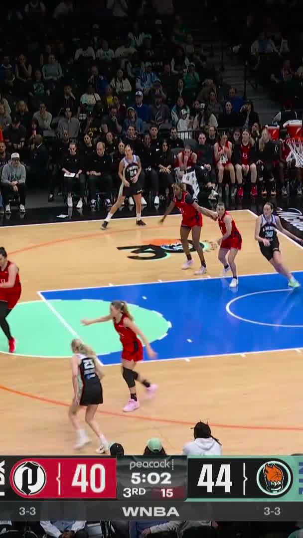 MARINE JOHANNES ARE YOU KIDDING ME?! 🤯 She throws the INSANE no look, behind the head dime to Jonquel Jones for the bucket.