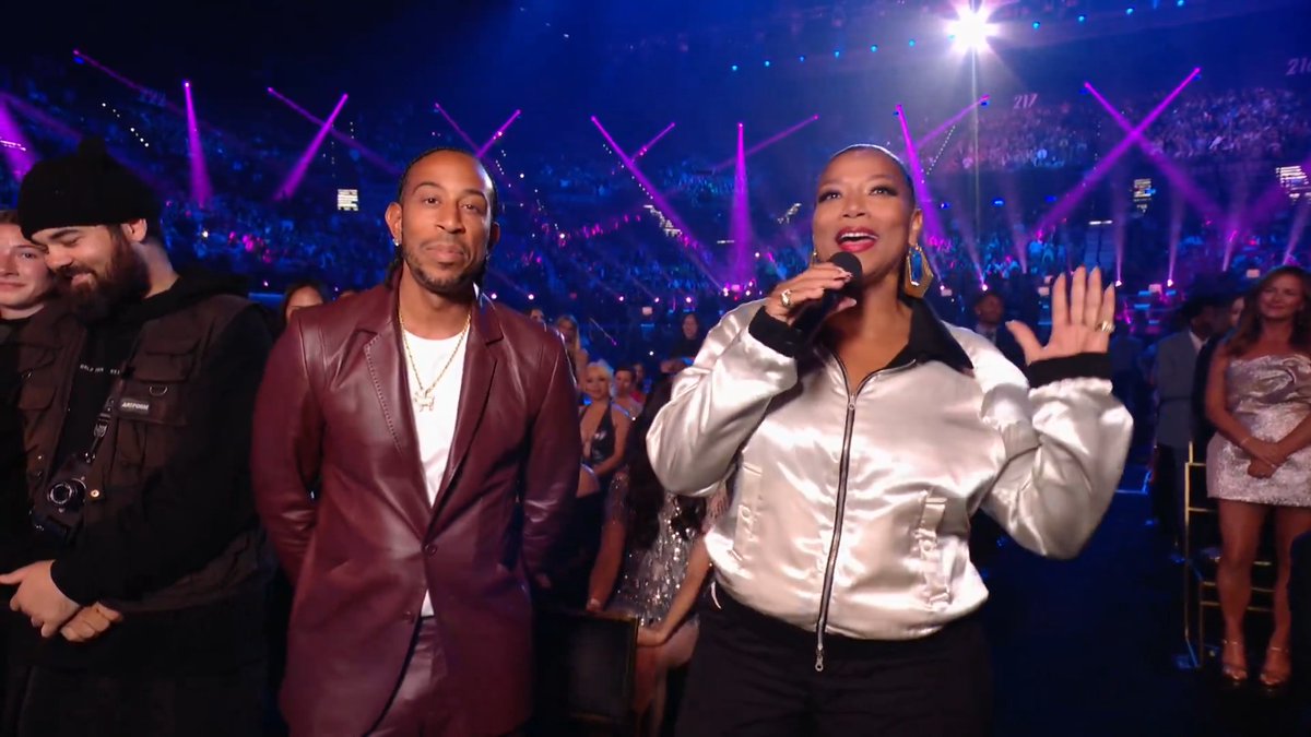 When I move, you move... just like that 😎 Living for that Queen Latifah x Ludacris crossover! #AMAs