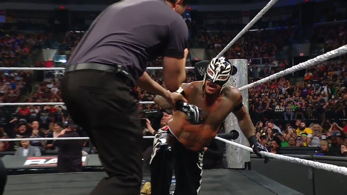 Rey Mysterio snags the WIN and is now the No. 1 Contender for the Intercontinental Championship! 👏 ♛Rey Mysterio❔