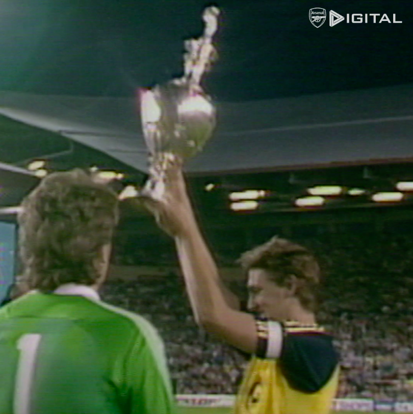 📅 On this day, in 1989, Arsenal had to beat Liverpool in the final game of the season by 2 goals at Anfield to win the league ahead of them. Michael Thomas scored in stoppage time to make it 2-0 in what was 𝗧𝗛𝗘 greatest ending to a season ever. 🏆