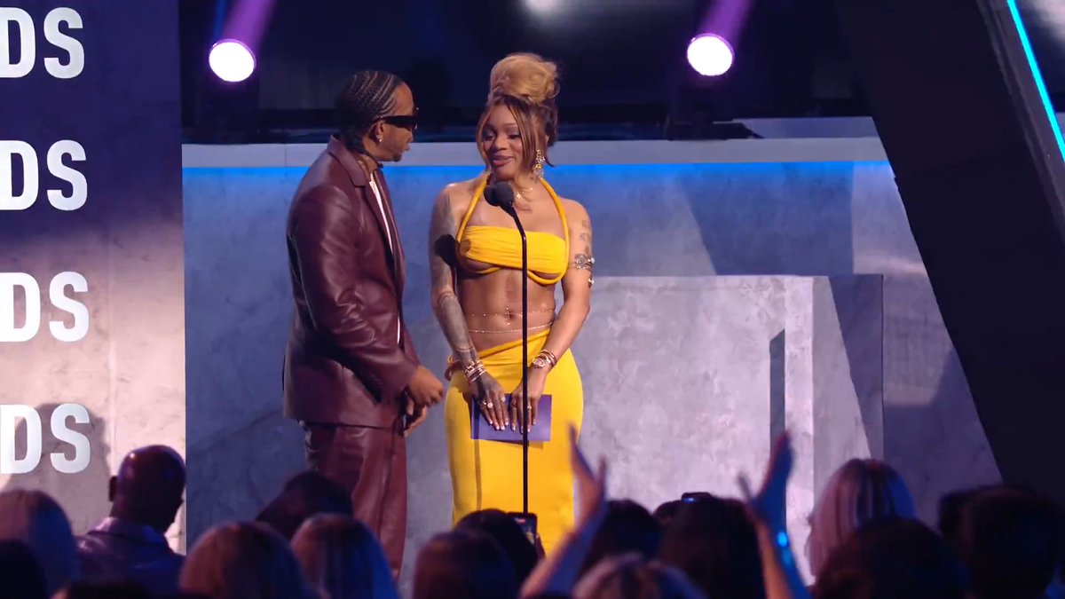 A GloRilla 🦍 + Ludacris collab next summer?! Say less 🤩 #AMAs