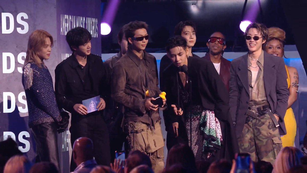 Congratulations, BTS_official! "SWIM" is the Song of the Summer! 🏆 #AMAs