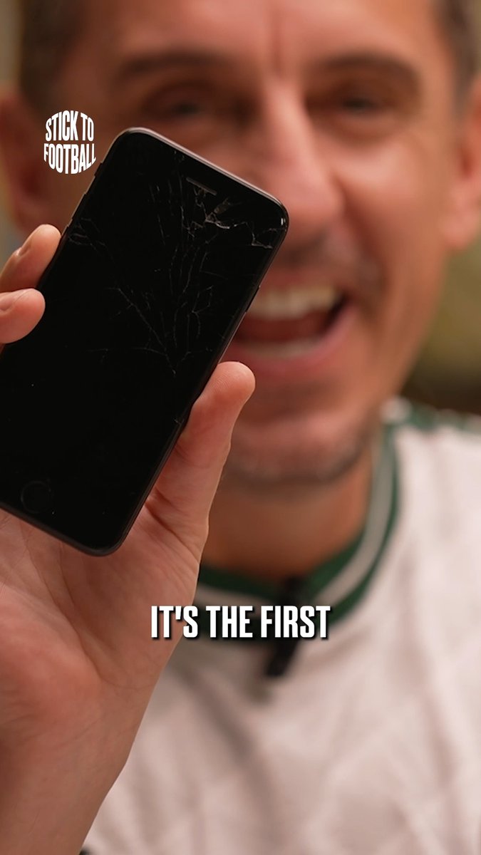 "It's an iPhone -4!" 🤣 Roy upgrading his phone might be football’s longest-running saga!📱