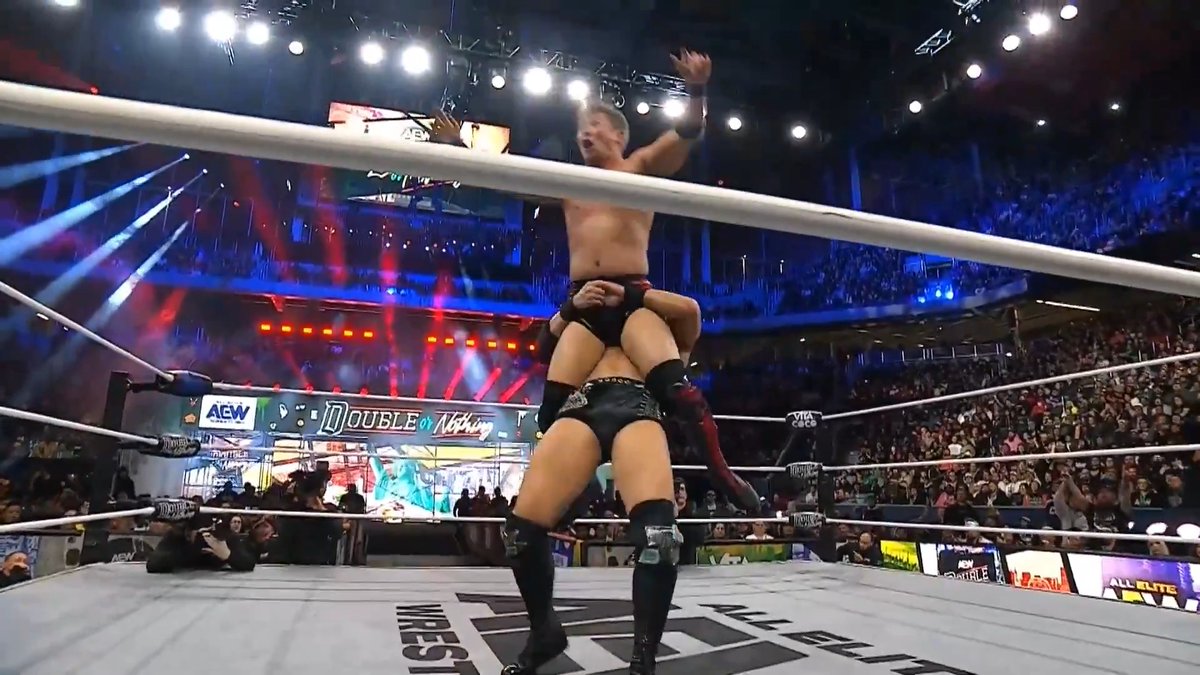 【 #AEW 】 竹下幸之介vsオカダ・カズチカを見た。 動画はダイジェスト。 竹下がついにオカダ超え。ほぼ真っ向勝負なのは大きい。 少し終盤お互いに無敵すぎたが、モチベは1.4メイン級だろう、熱い攻防だった。 竹下は卒論ジャーマンを完璧にキメた、学生とプロレスを 両立させてきた彼にとっては生き様が乗った技だろう。 おめでとう。 もう少し話題になってもいいと思うが。 #njpw #ddtpro
