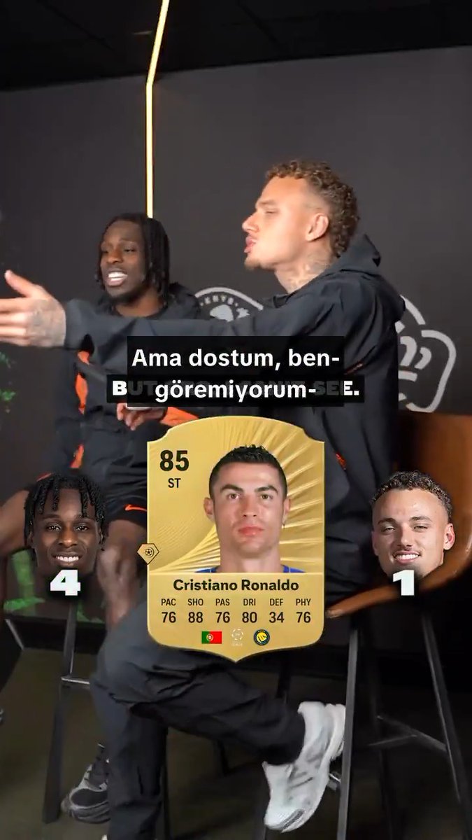 😂 Noa Lang ve Jeremie Frimpong'un güldüren futbolcu kartı bilme oyunu. - "Bana Türk ligiyle gel!" - "Gözlüğümü takmadım logoyu göremedim." - "Ronaldo 85, saygısızlık bu." - "Griezmann forvet gibi oynamıyor ki artık."