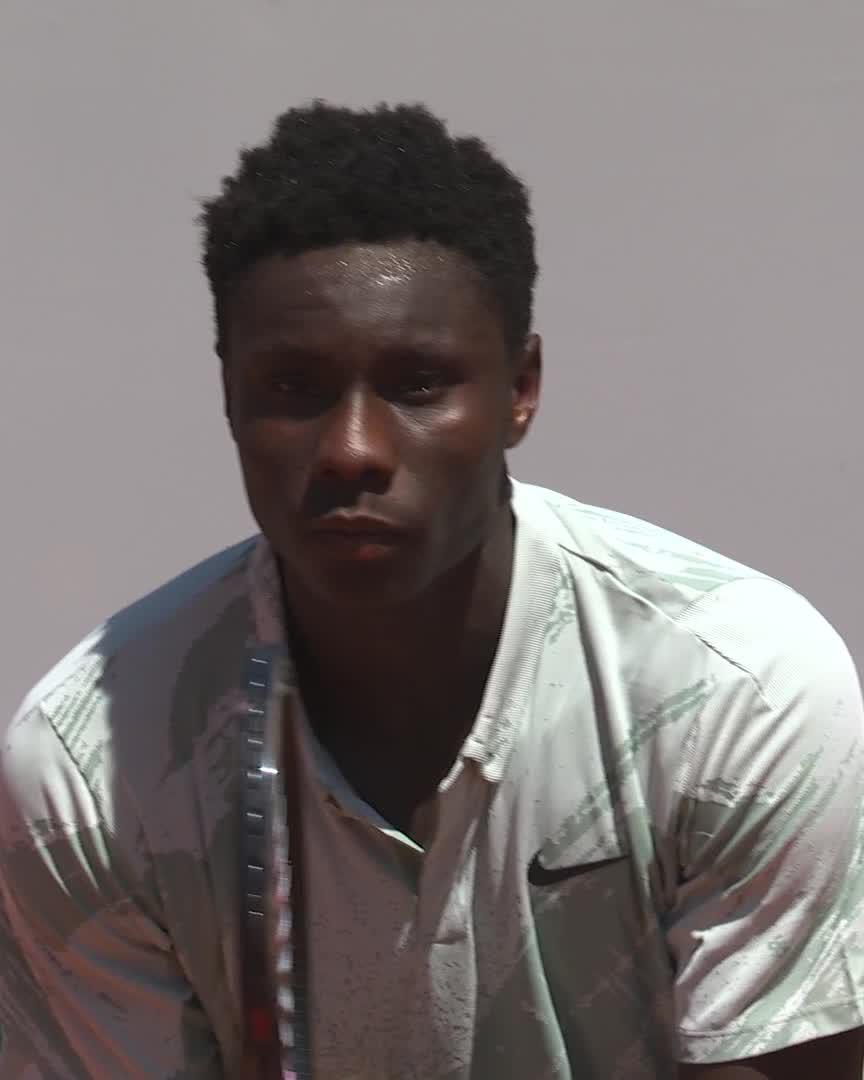 Y’a bien un crack là. Un premier tour de GC comme ça à 17 ans pleins de maîtrise contre un ex top3 mondiale faut être costaud. Moise l’avenir t’appelle