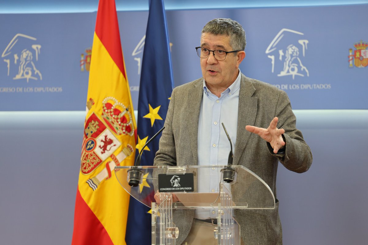 A pesar de lo que diga la derecha, nosotros seguimos mejorando la vida de las personas. 💵 Triplicamos el crecimiento de la zona Euro. 🇪🇺 Motor económico de Europa. 🏡 7000M de euros aprobados para vivienda. 🧑‍🚒Mayor plan contra incendios de la historia. Esto es lo que hacemos, y vamos a seguir haciendo.