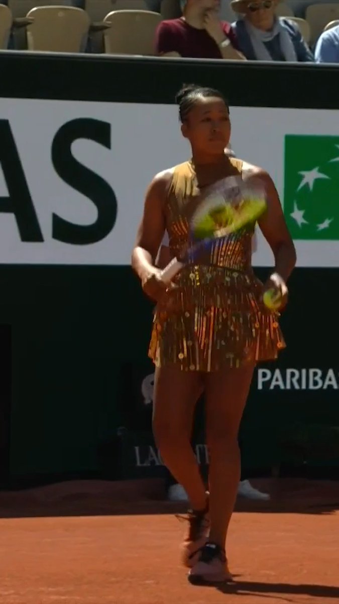 Sequins and sunshine on Suzanne-Lenglen ✨☀️ Naomi Osaka arriving in style for her opening round Roland-Garros match 🔥