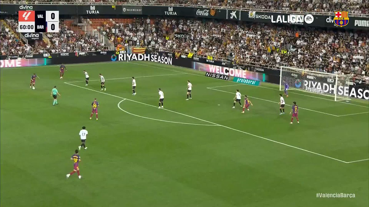 The last goal by Lewandowski for Barça 🤜🤛 #LaLigaHighlights