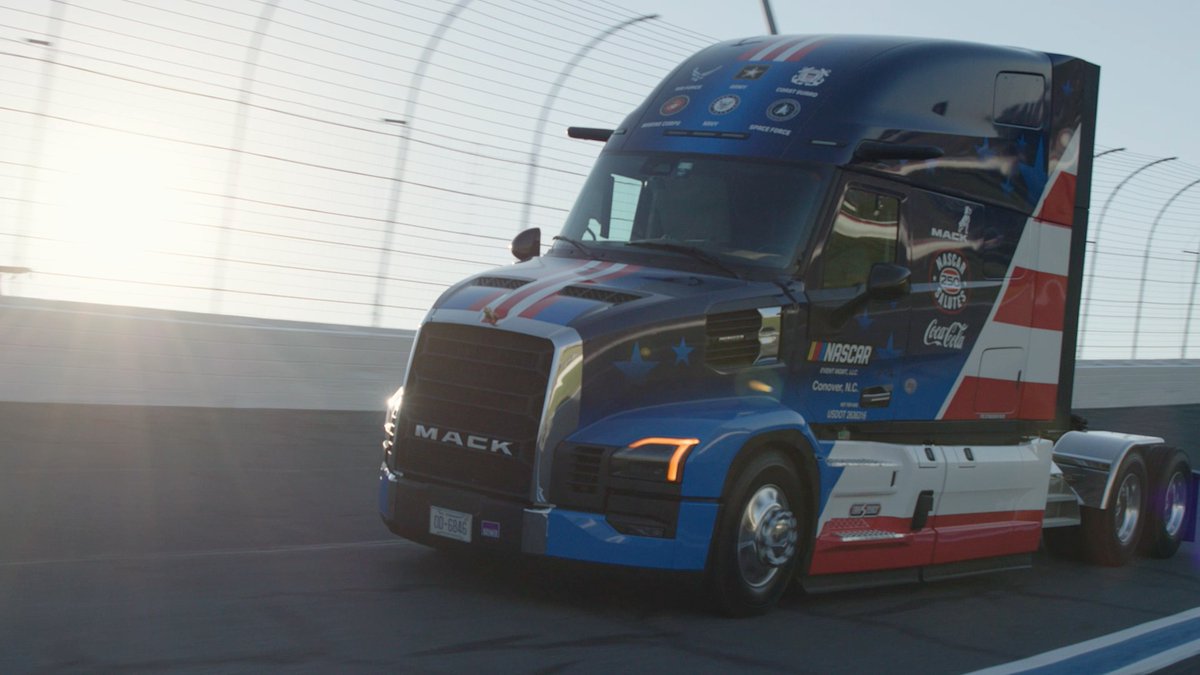 The Mack Pioneer looked incredible at Charlotte Motor Speedway for the #CocaCola600. 🏁 Thank you to all the fans who voted for this special wrap and helped us salute our U.S. Armed Forces this Memorial Day weekend. 🇺🇸 #NASCARSalutes