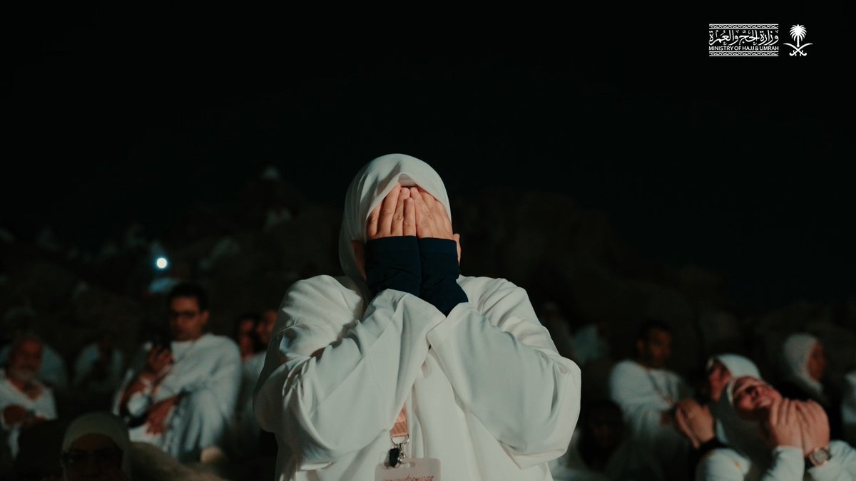 في يوم عرفة تزدحم الجموع… ولا يضيق عند الرحمن سؤالٌ ولا دعاء، لحظاتٌ تفيض فيها الدموع خشوعًا، وترتفع فيها الأكفّ رجاءً.