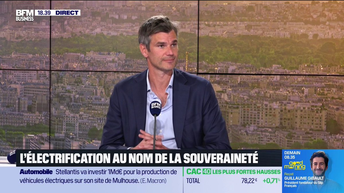 Macron : 240 000 bornes de recharge d'ici 2030 "Ce n'est pas vrai de dire qu'il n'y a pas assez de bornes. Nous avons maillé le territoire. On a multiplié par 10 les bornes de recharge rapide entre 2023 et 2025, et par 2 le nombre total" 💬Aurélien de Meaux 🎙️Hedwige Chevrillon