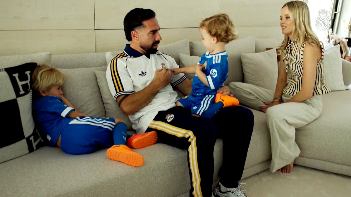 🥹 "¿Qué escudo es este? PAPÁ".