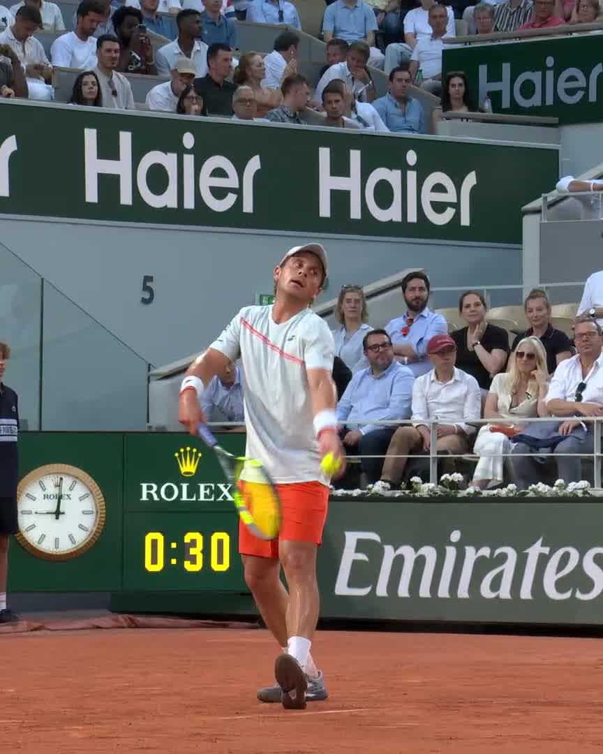 Jannik Sinner moving like a DREAM in his first round match at Roland Garros. He’s everywhere. 🦊😮💨