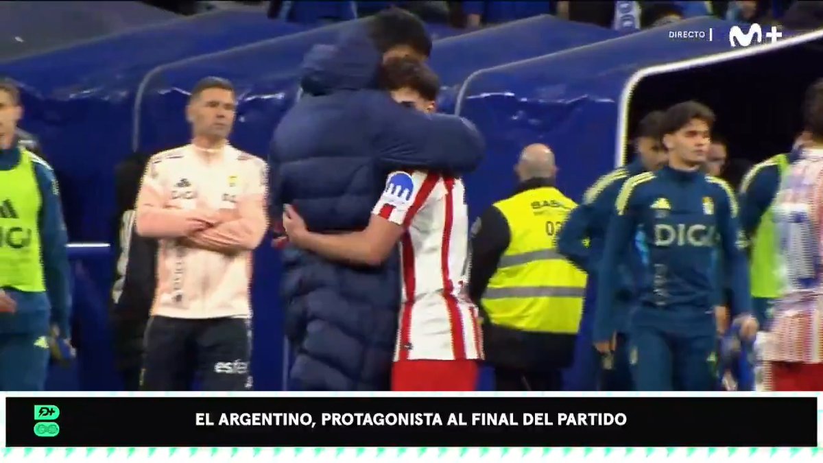 Todos los jugadores del Atleti felices y arropando a Julián Álvarez después del gol que le metió al Oviedo y rompiera su sequía de 3 meses sin marcar. Ya me jodería no saber valorar todo esto.