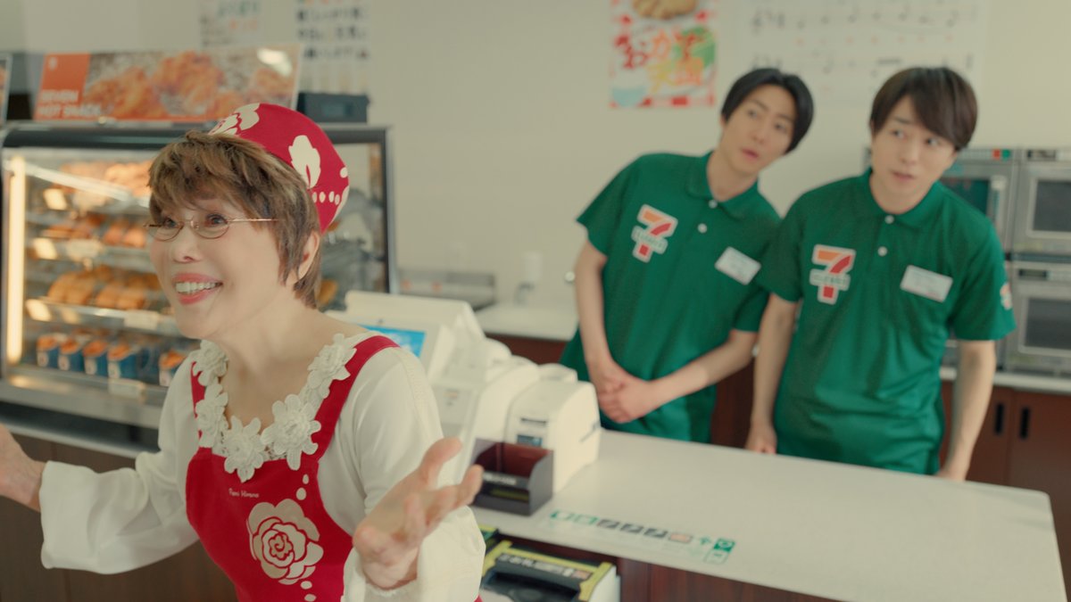 櫻井翔さん、相葉雅紀さん、天海祐希さんに加え… ＞＞＞＞＞平野レミさん登場✨✨✨＜＜＜＜＜ 新CM「おかず天国 平野レミさん来店 コロッケ篇」が 5/27(水)よりオンエア🍗🧆 キーワードは…【おかず天国】‼ 👽＜是非ご覧ください🛸 #なにがあるかなセブンイレブン #セブンのおかず天国
