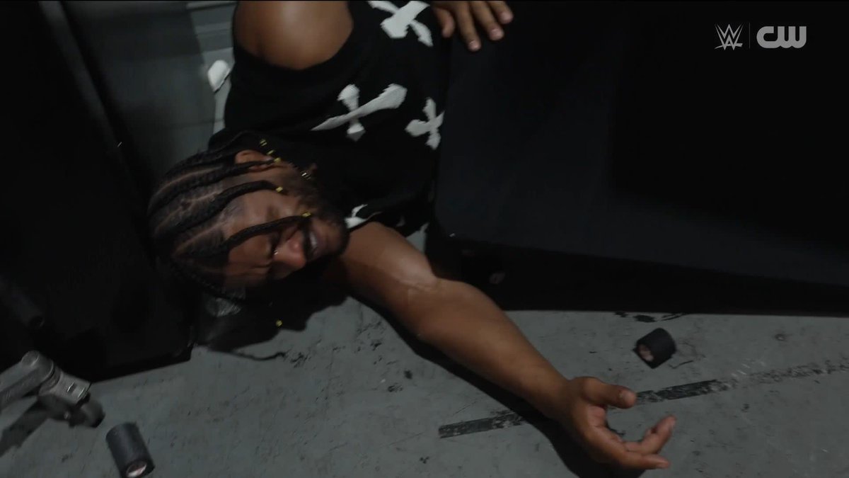 OH NO 😨 A BRUTAL attack by DarkState on Tavion Heights and Myles Borne!