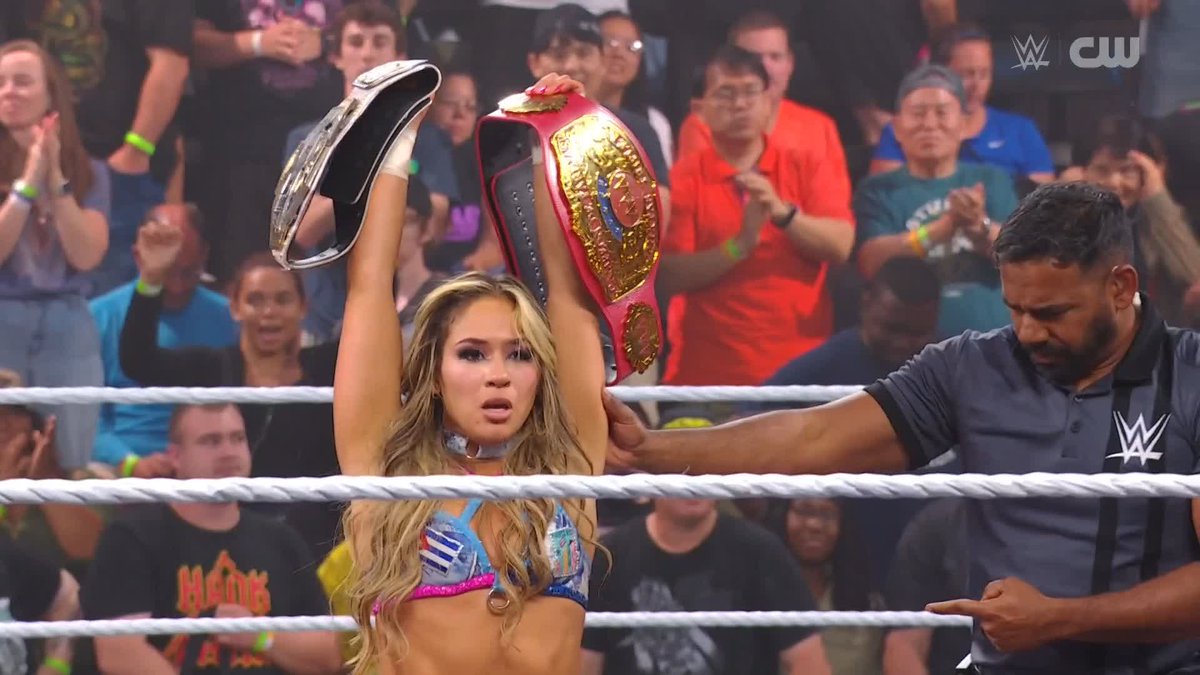 VICE CITY ๐ถ๏ธ Valerie Loureda retains the NXT Women's Title after a competitive match!