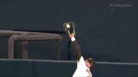 Jackson Merrill goes up and gets it! 🤯