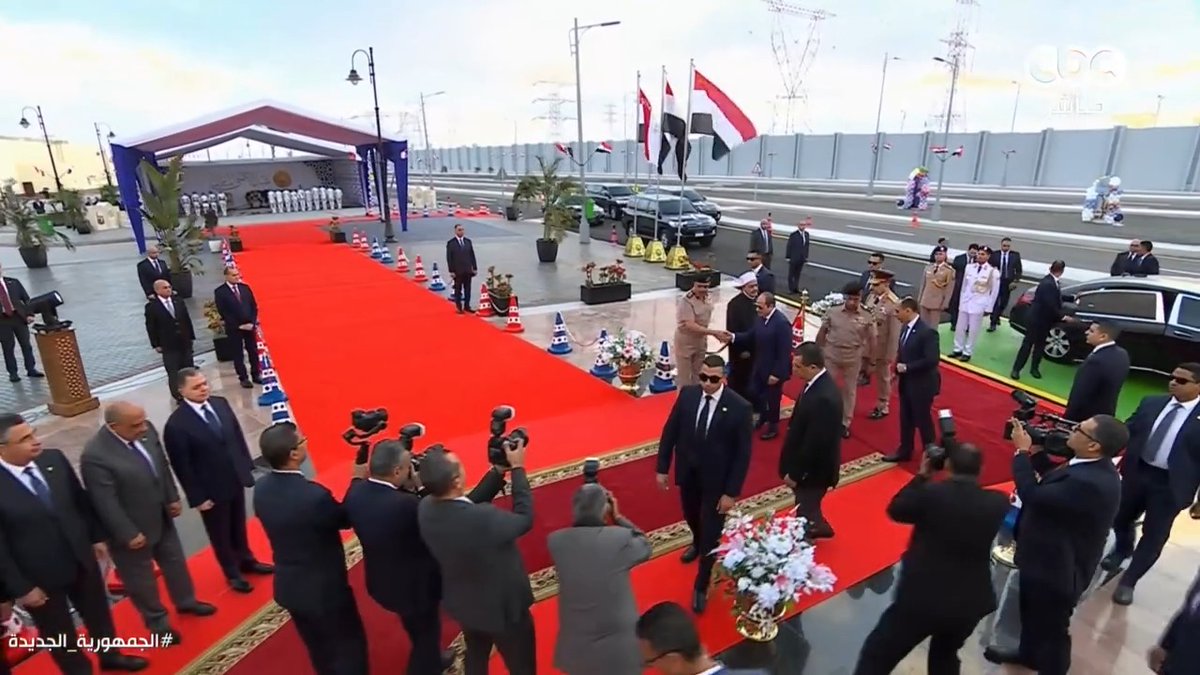وصول الرئيس السيسي لأداء صلاة عيد الأضحى المبارك بمسجد الرحمن الرحيم بالعاصمة الجديدة 🕌