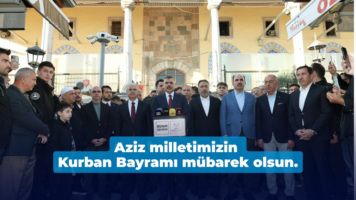 Baba ocağımız Konya’dayız... Kurban Bayramı’nın bereketini hemşehrilerimizle paylaşıyor, bu mübarek günlerin manevi huzurunu birlikte yaşıyoruz. ​Bayramlar; birlik ve beraberliğimizin güçlendiği, kardeşliğimizin pekiştiği, millet olma şuurunu en derinden hissettiğimiz müstesna zamanlardır. ​Kahraman şehitlerimizi rahmetle yad ediyor, gazilerimize şükranlarımı sunuyorum. Vatanımızın huzuru için sınırlarımızın içinde ve dışında canla başla görev yapan kahraman güvenlik güçlerimizin Rabbim ayağına taş değdirmesin. ​Aziz milletimizin Kurban Bayramı mübarek olsun.
