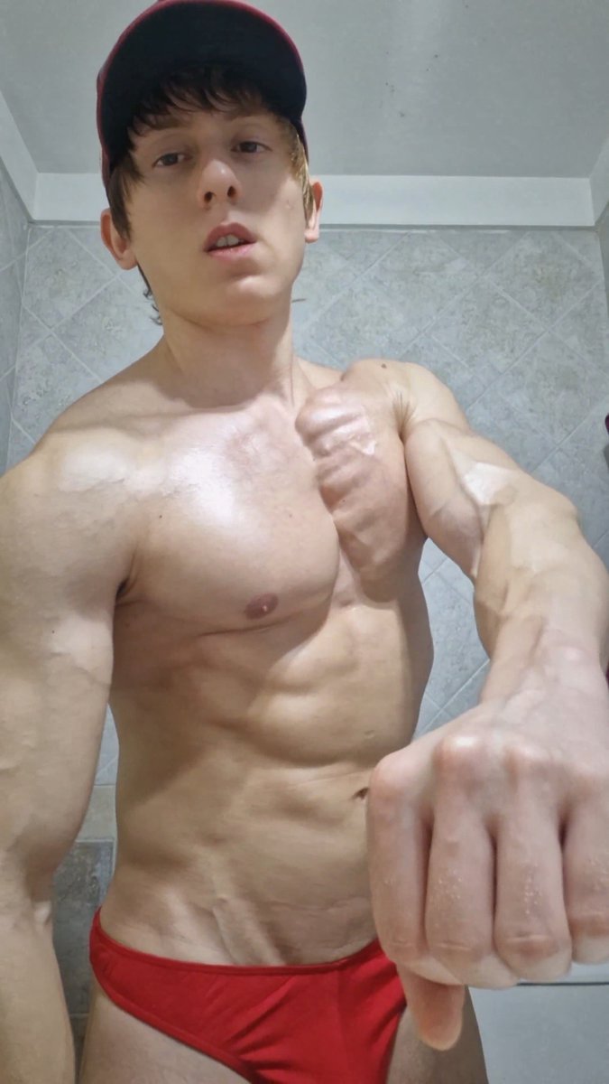 🇪🇸 Pecho cada vez mas marcado 💪🏻🔥 Ya se notan las lineas 👀 🇺🇸 Chest getting more defined 💪🏻🔥 The definition is crazy 👀