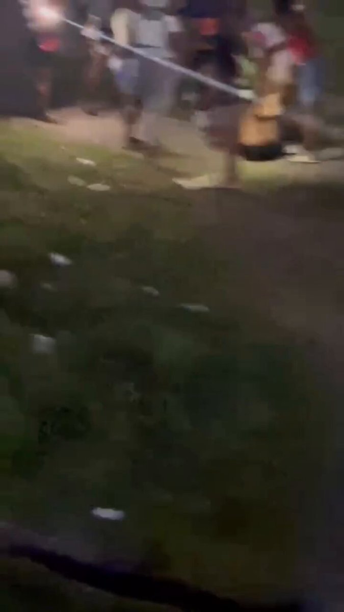 Las demás mujeres las alentaban a pelear y las grababan en vez de separarlas en Ciudad Esperanza, Vacamonte.
