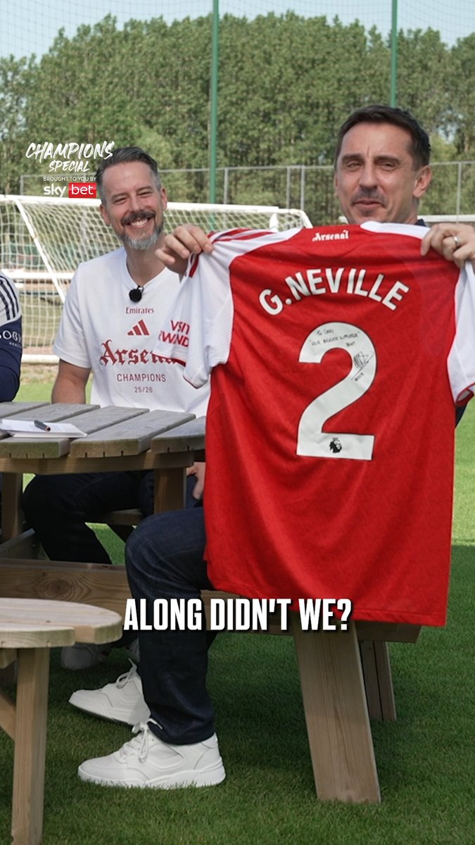 "Arsenal fans, we knew all along didn't we!" 😉 Arsenal definitely understood the assignment with Gary’s gift! 😂 🎁