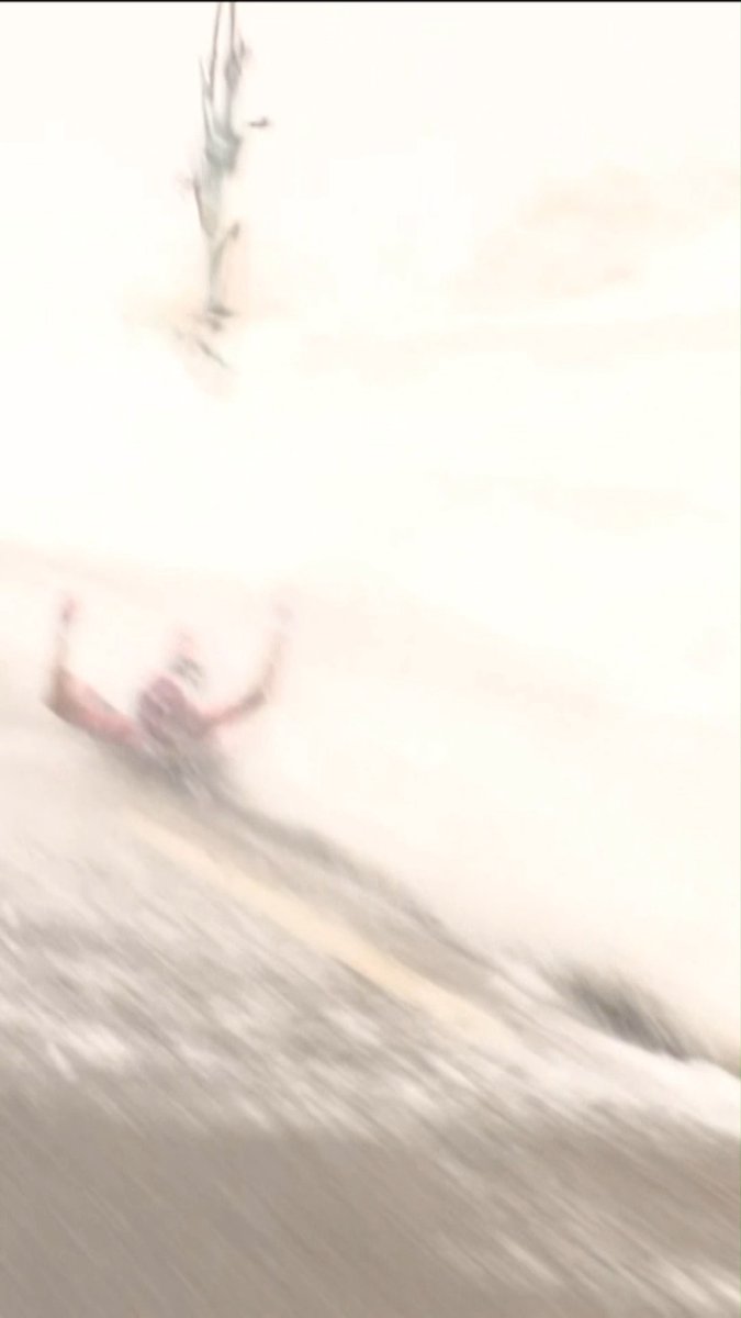 Cuando todo el sueño del Giro se te rompe en añicos en segundos 💔 Se cumplen 10 años de aquella caída de Steven Kruijswijk cuando vestía la maglia rosa de líder #GirodItalia