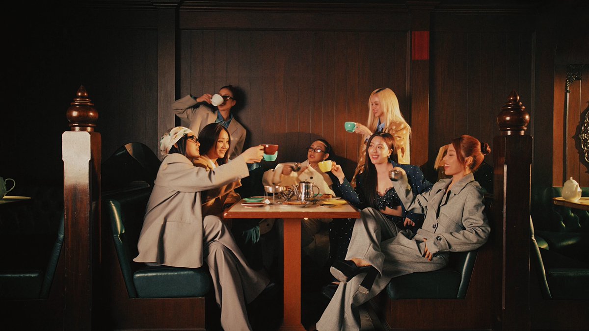 𝟒𝑬𝑽𝑬 – 𝑻𝑬𝑨 | OFFICIAL TEASER Come gimme that “tea” 💬 🫖 29.05.2026 ✦ 8 PM Official MV on YouTube: 88rising &amp; 4EVE 88rising x XOXO Entertainment #4EVETEA_Teaser #4EVETEA #4EVE #88rising #XOXOEntertainment