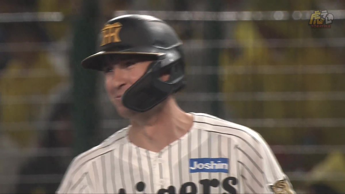 6回裏、代打のディベイニー選手が来日初打席でレフト前に初ヒットを放つ！！