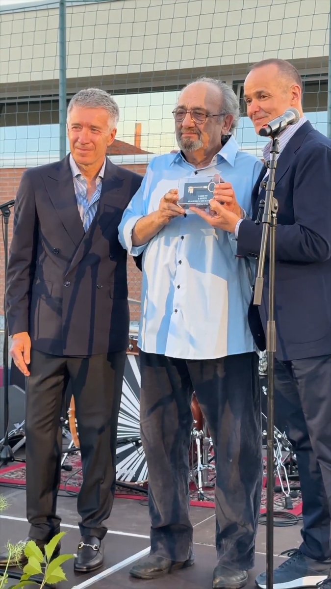 Maurizio Savi, storico custode dello stadio Dall’Ara, ha raggiunto la meritata pensione. Grazie di tutto Maurizio ❤️💙 #WeAreOne